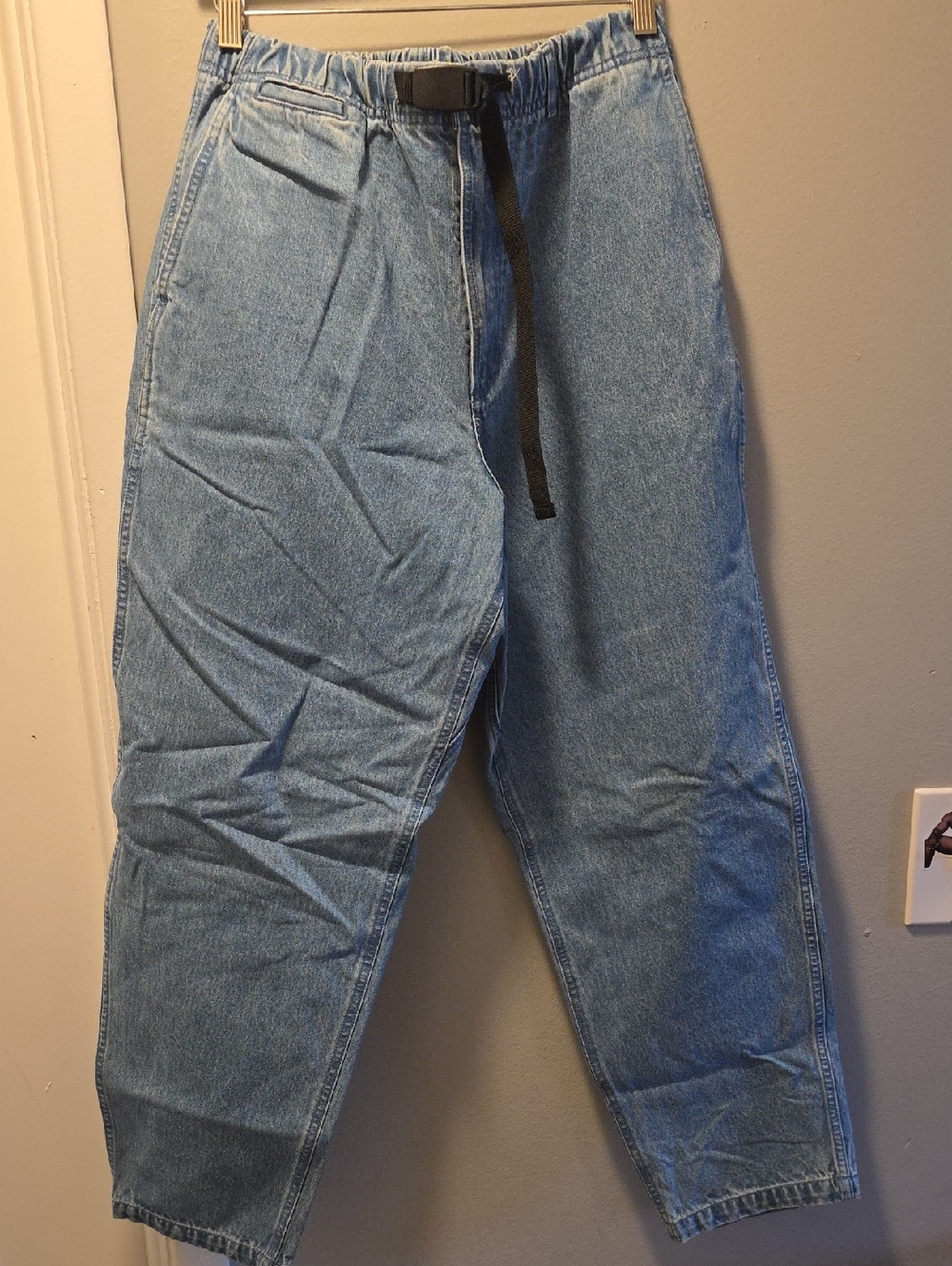 American Eagle Outfitters Light Blue Relaxed Men's Jeans with Web Belt